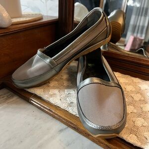 Cougar Gray and Silver Flats